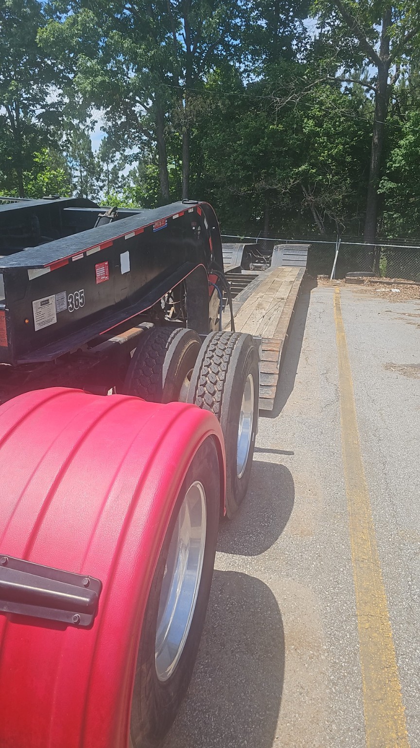 Lowboy trailer deck and ramps